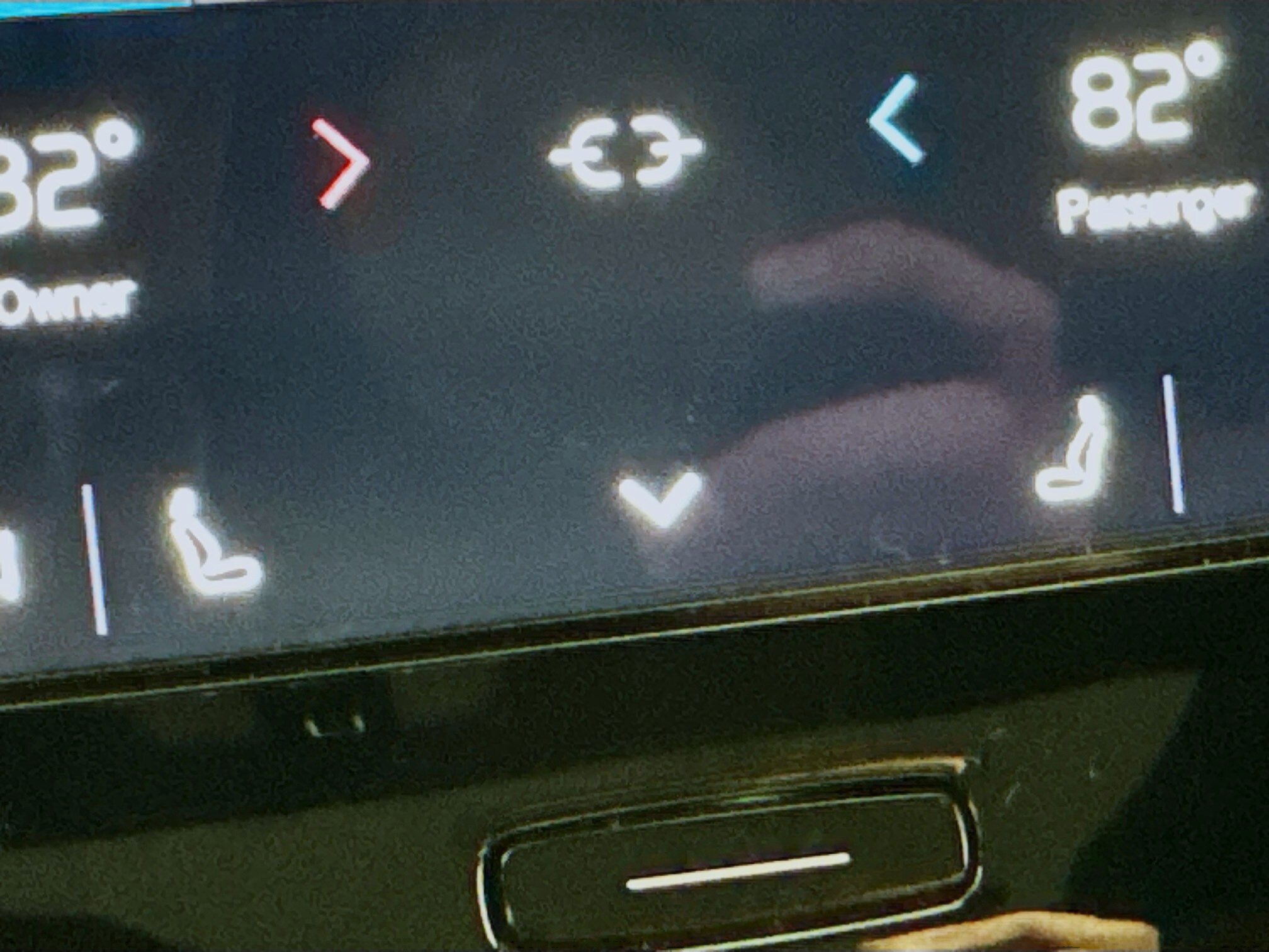 2025 Volvo XC40 Core photo 4