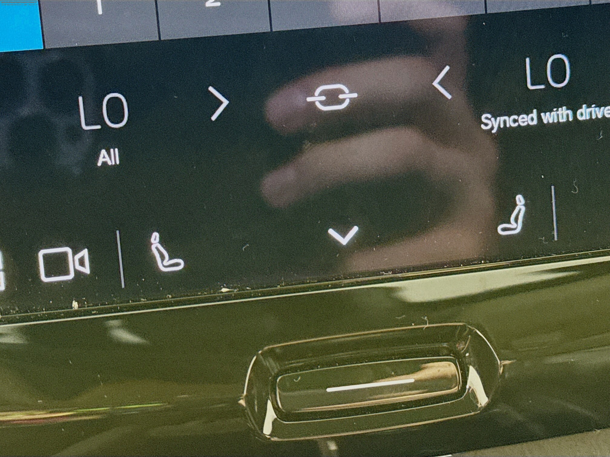 2025 Volvo XC60 B5 Plus photo 3