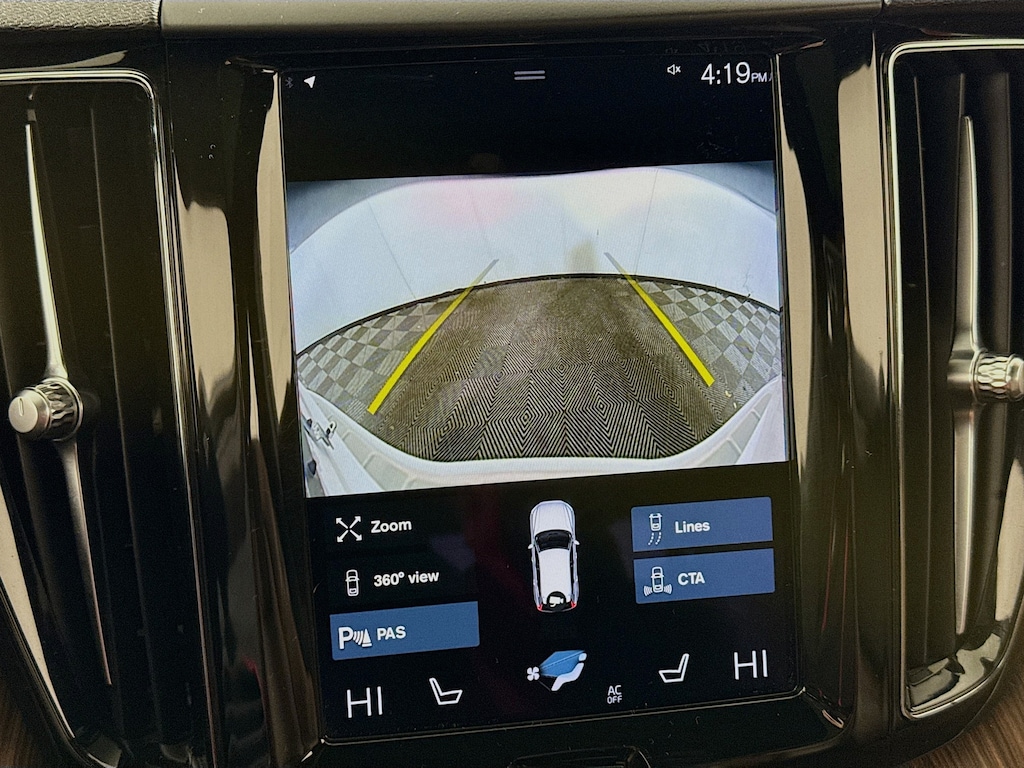 Used 2021 Volvo XC60 T5 Momentum AWD w/Navigation,Leather,Pano Roof SUV