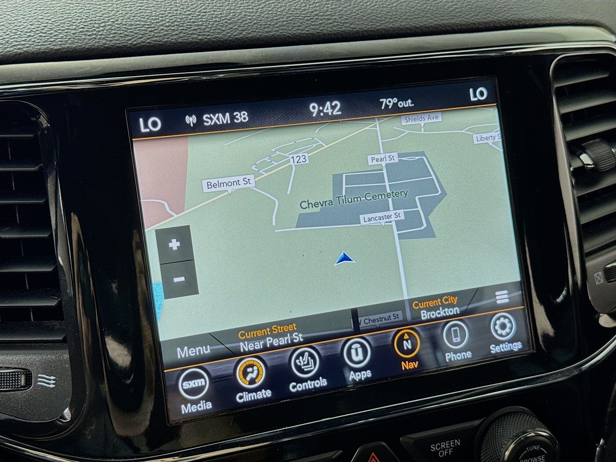 2021 Jeep Grand Cherokee Laredo photo 2