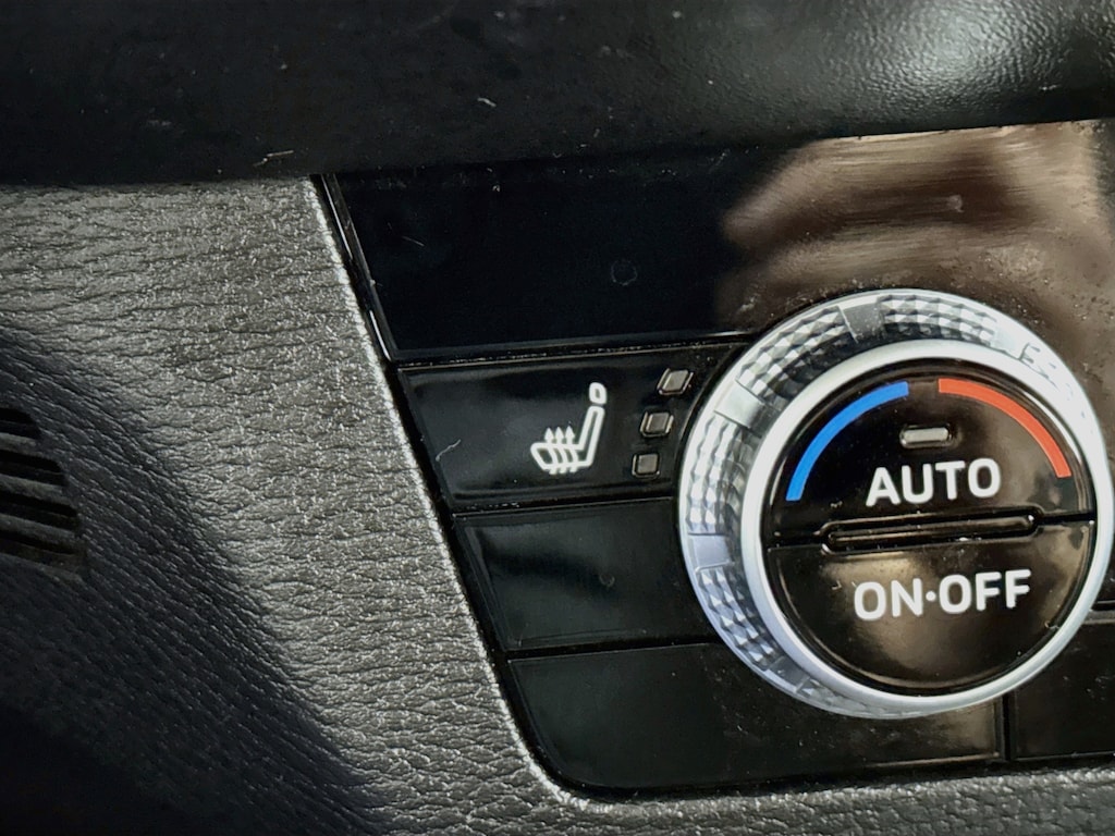 Used 2024 Mitsubishi Outlander SE 4WD w/Navigation,Heated Seats SUV