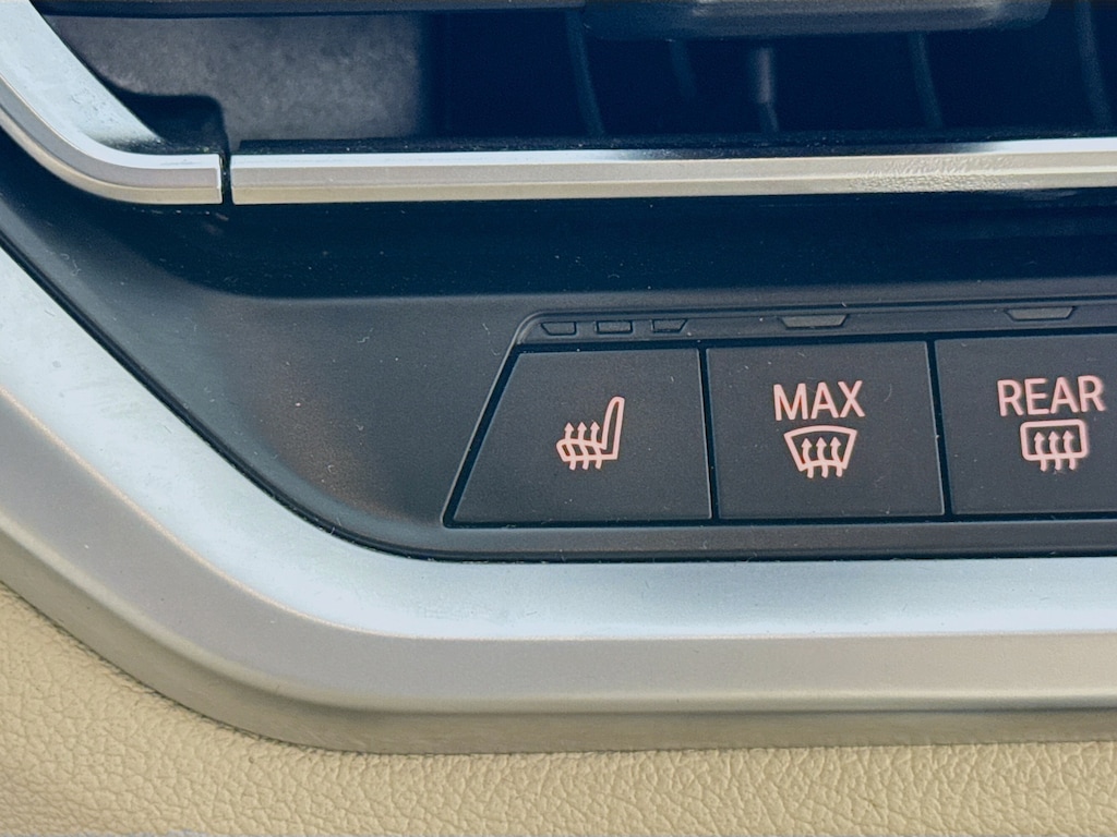 Used 2019 BMW 330i xDrive w/Navigation,Leather,Sunroof Sedan