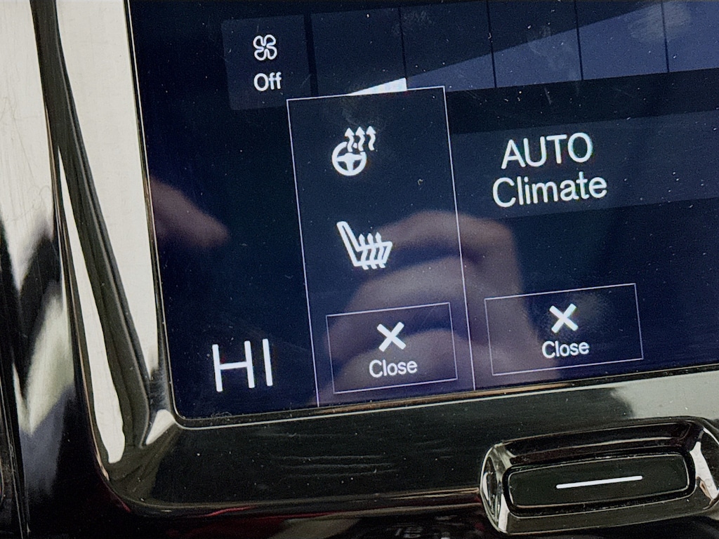 Used 2019 Volvo XC60 T6 Momentum AWD w/Heated Leather,Pano Sunroof SUV