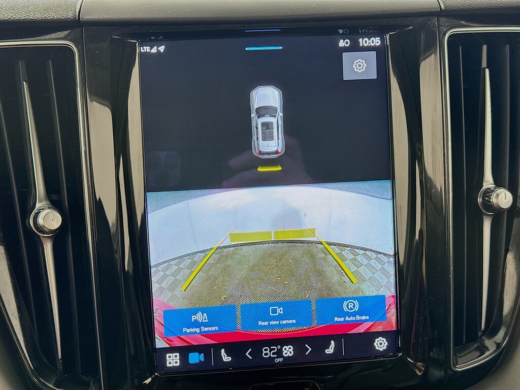 Used 2023 Volvo XC60 B5 AWD Core w/Navigation,Heated Leather,Pano Roof SUV