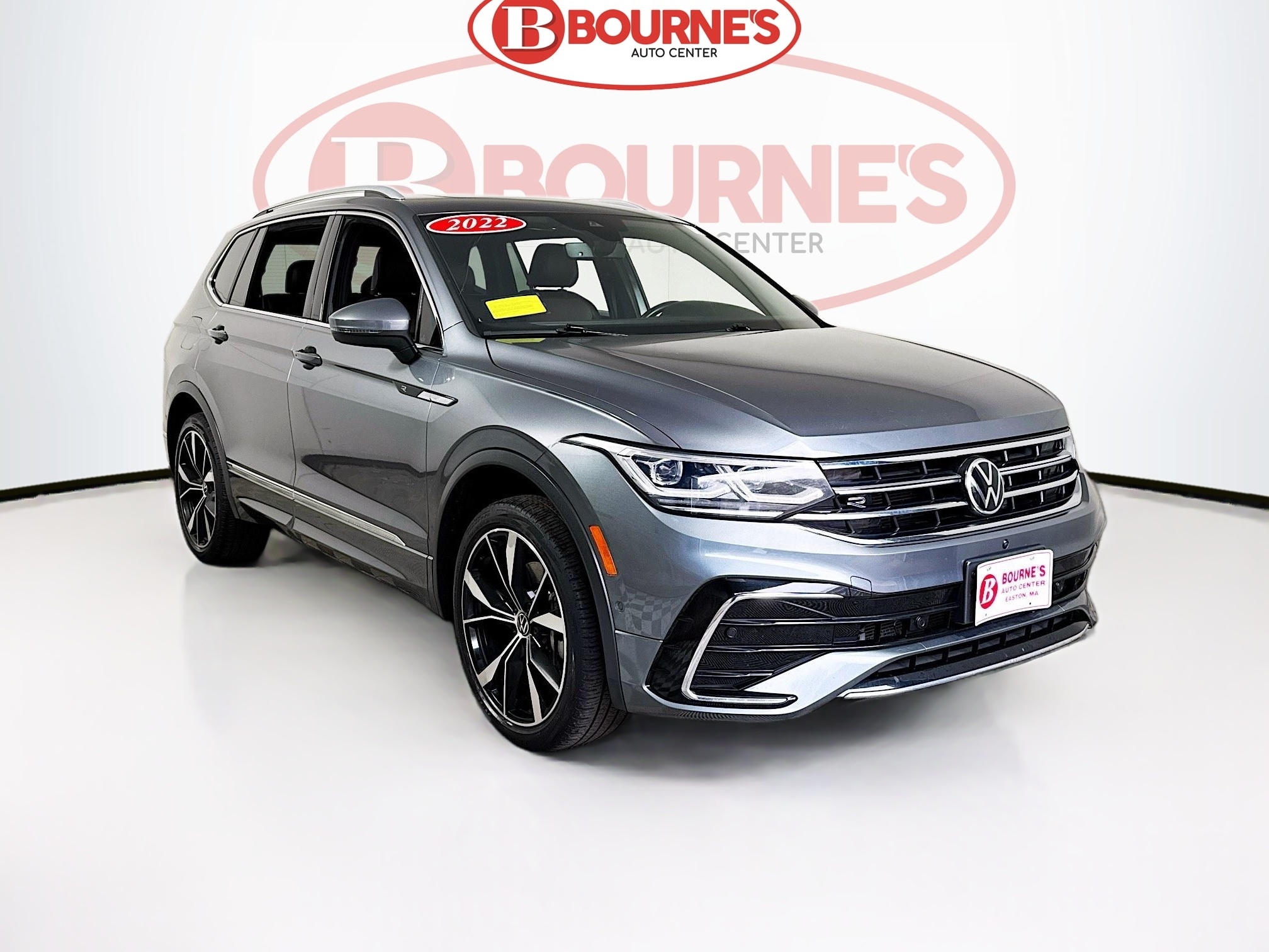 2022 Volkswagen Tiguan SEL R-LINE's photo