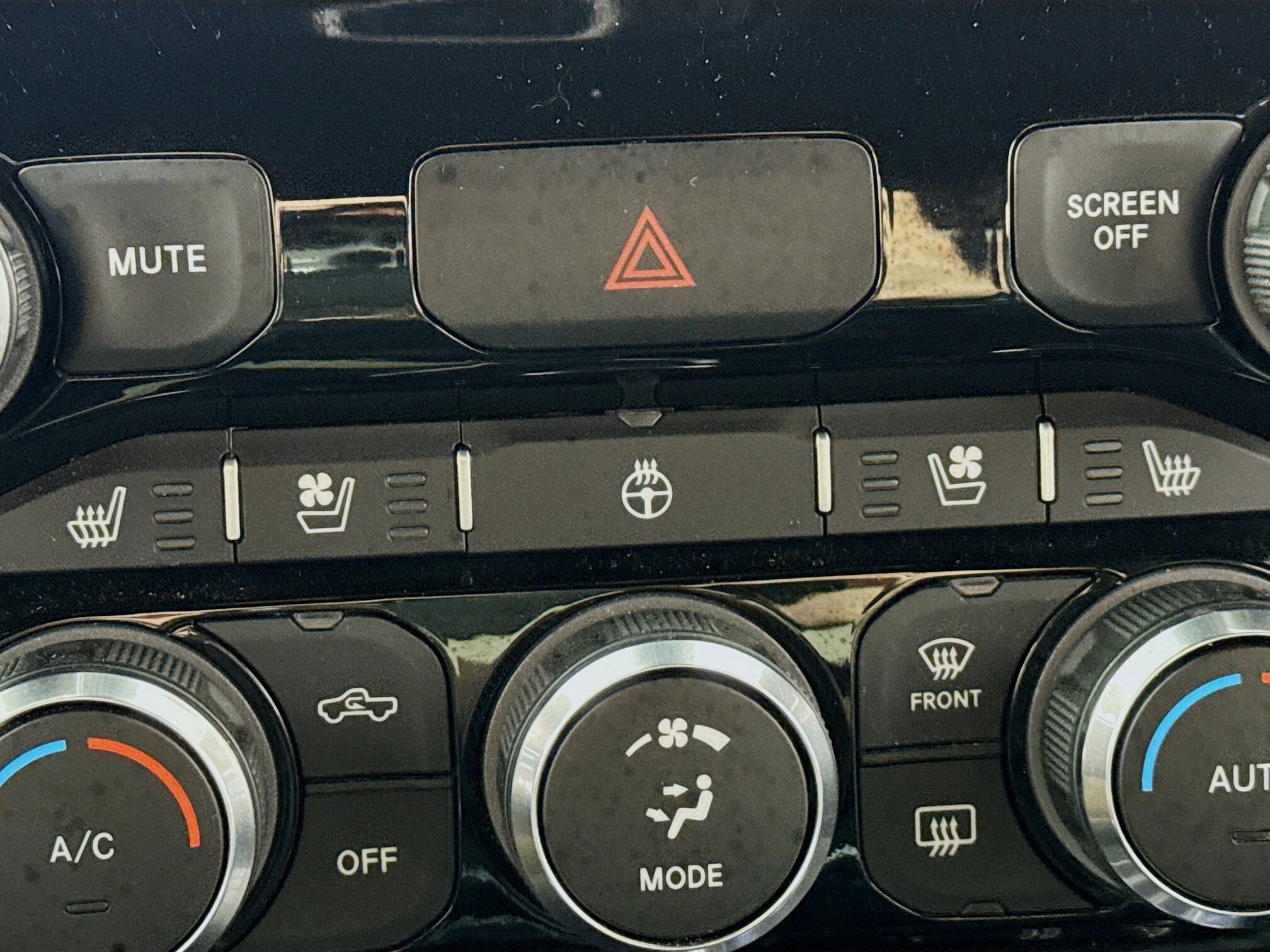 2022 Ram 1500 Laramie Night Edition photo 4