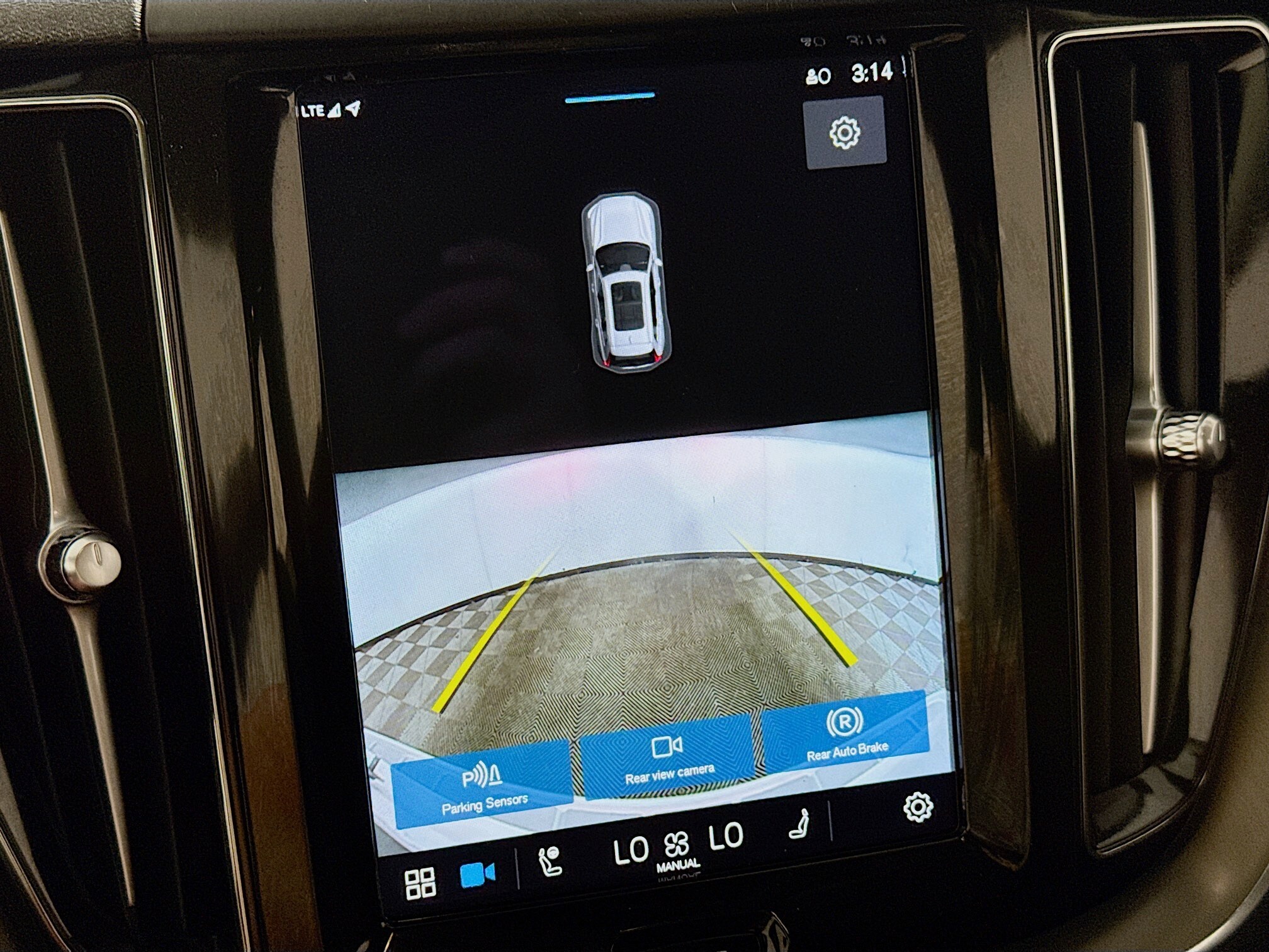 2023 Volvo XC60 B5 Core photo 3