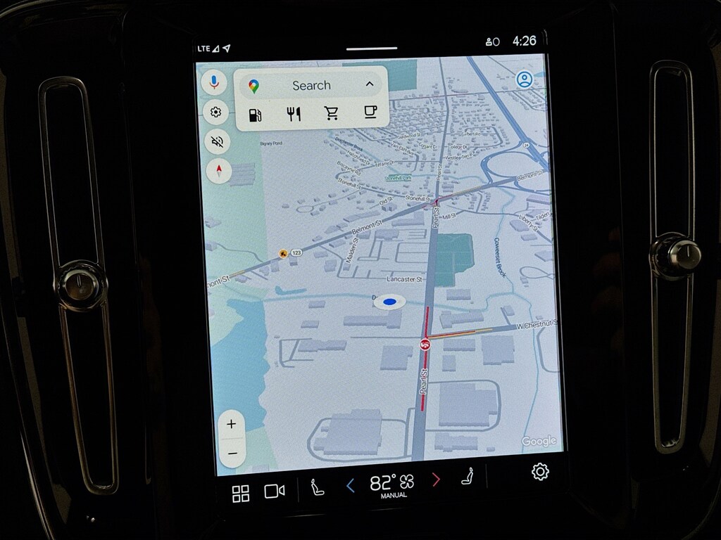 Used 2025 Volvo XC40 B5 Core Bright AWD w/Navigation,Heated Seats,PanoRoof SUV