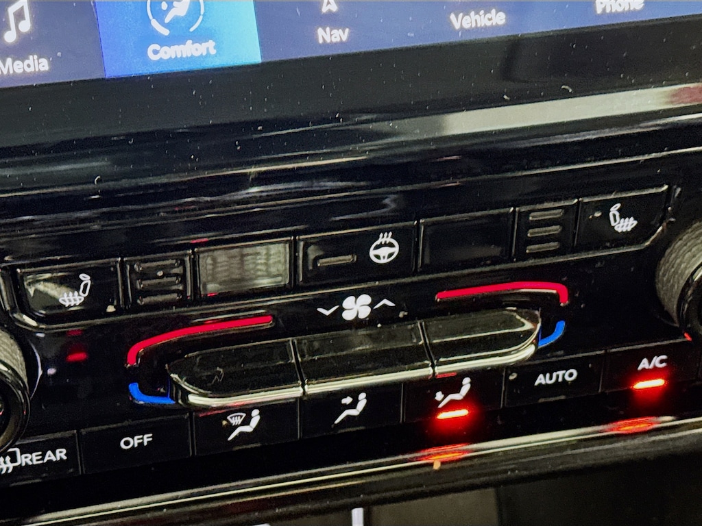 Used 2023 Jeep Grand Cherokee L Limited 4x4 w/Navigation,Leather,Pano Sunroof SUV