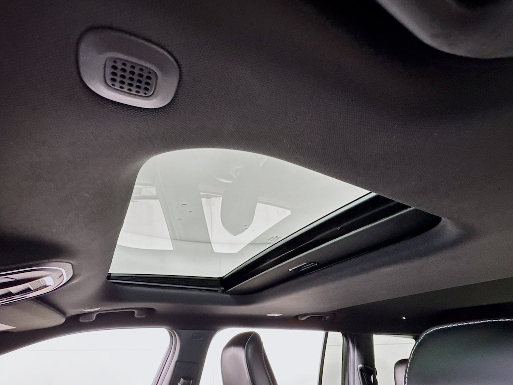 Used 2023 Jeep Grand Cherokee L Altitude 4x4 w/Heated Seats,Sunroof SUV