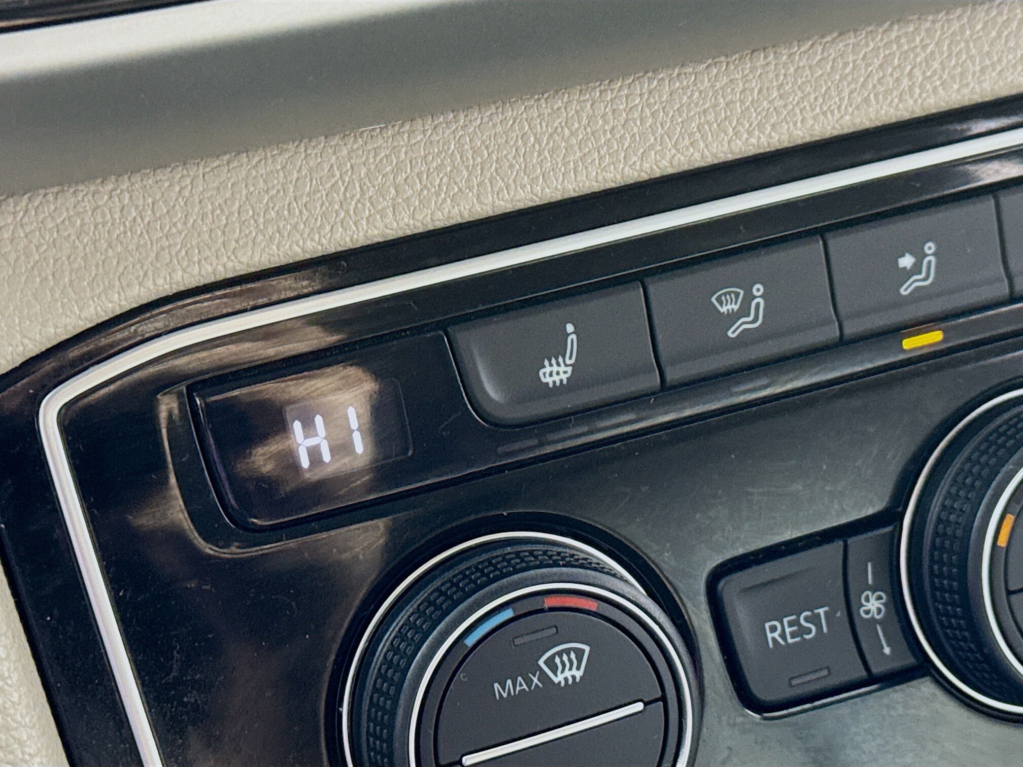 2022 Volkswagen Atlas SE Technology photo 3