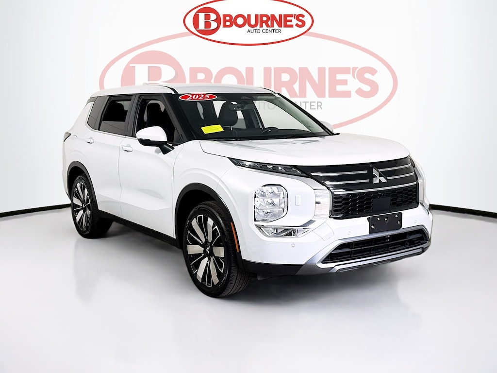 Used 2025 Mitsubishi Outlander SE AWD w/Navigation,Heated Seats SUV