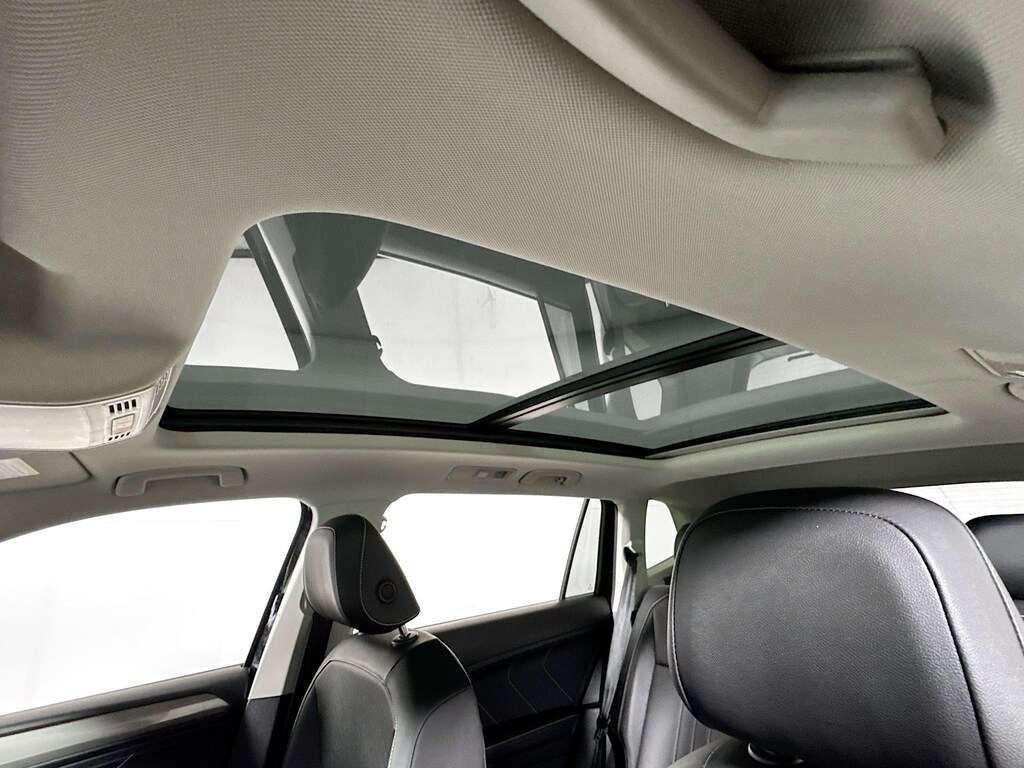 Used 2022 Volkswagen Tiguan 2.0T SE 4MOTION w/Heated Leather,Pano Sunroof SUV