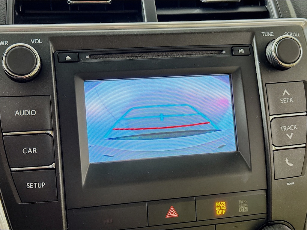 Used 2017 Toyota Camry SE w/Backup Camera Sedan