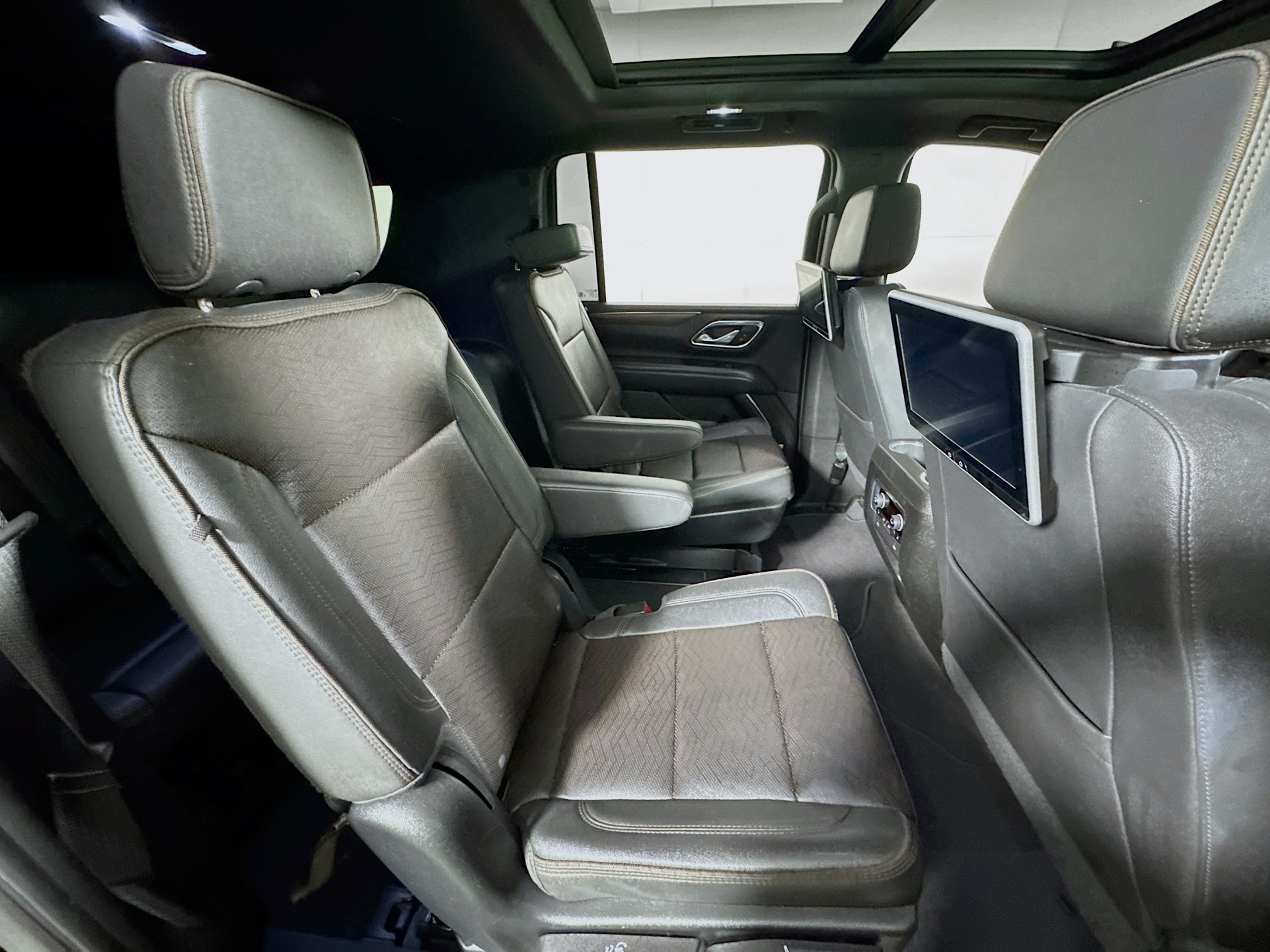 2023 Chevrolet Suburban High Country - Photo 29