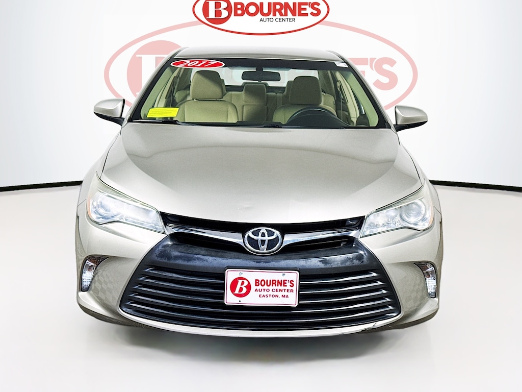 Used 2017 Toyota Camry SE w/Backup Camera Sedan