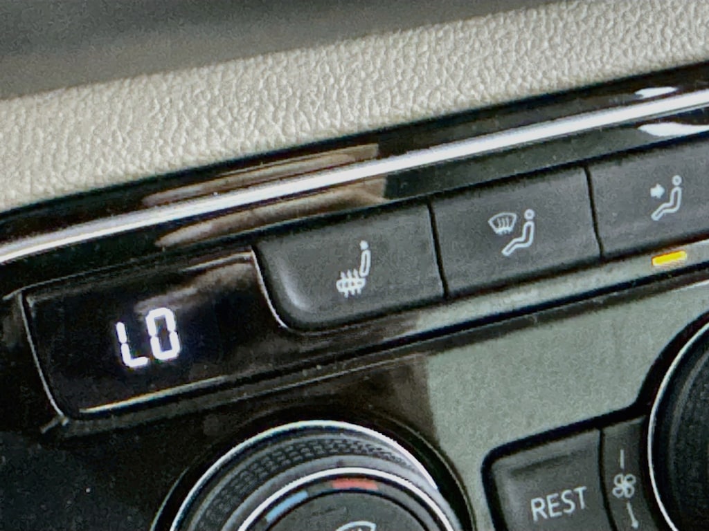 Used 2023 Volkswagen Atlas SE 4MOTION w/Heated Leather SUV