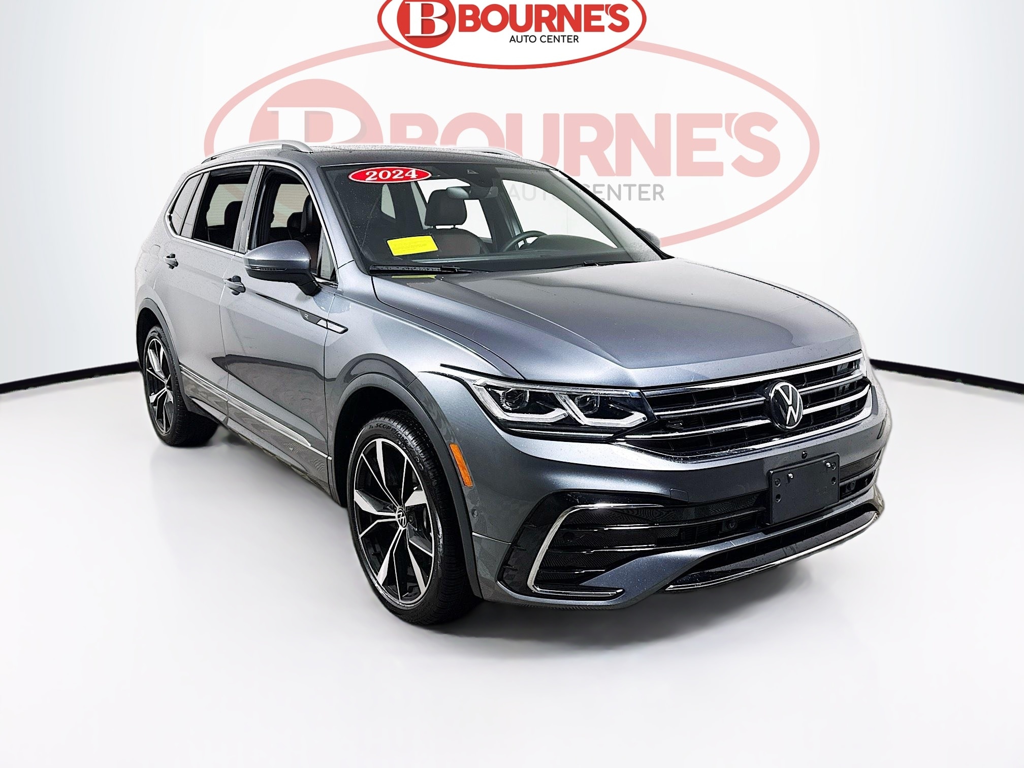 2024 Volkswagen Tiguan SEL R-LINE's photo