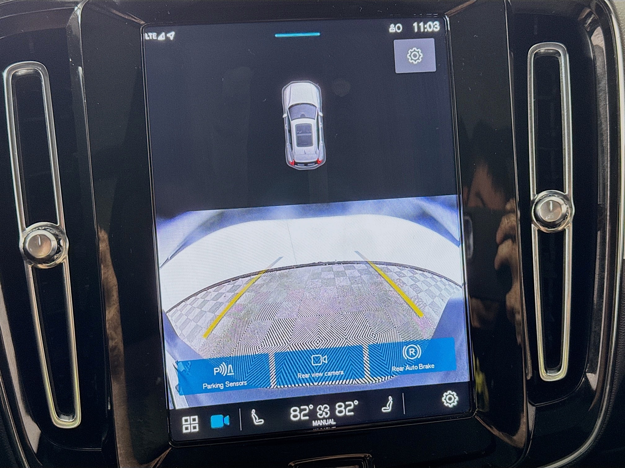 2025 Volvo XC40 Core photo 3