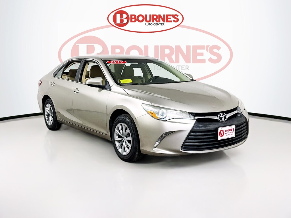 Used 2017 Toyota Camry SE w/Backup Camera Sedan