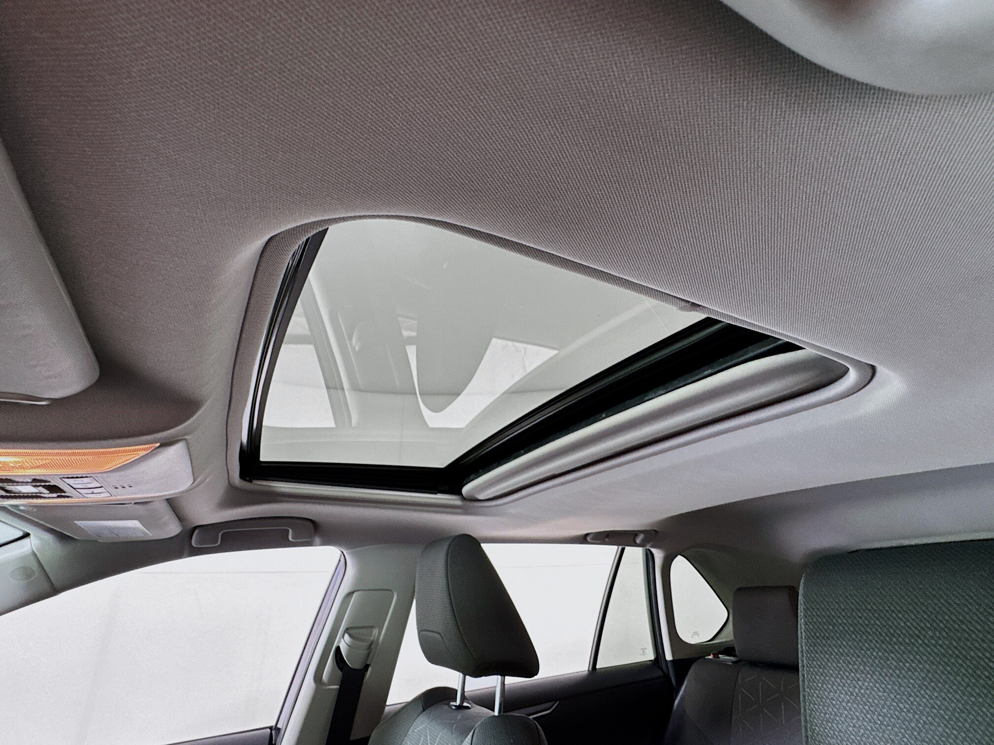 2020 Toyota RAV4 Hybrid XLE photo 4
