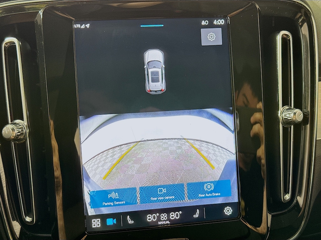 Used 2025 Volvo XC40 B5 Core Bright AWD w/Navi,Heated Seats,Pano Roof SUV