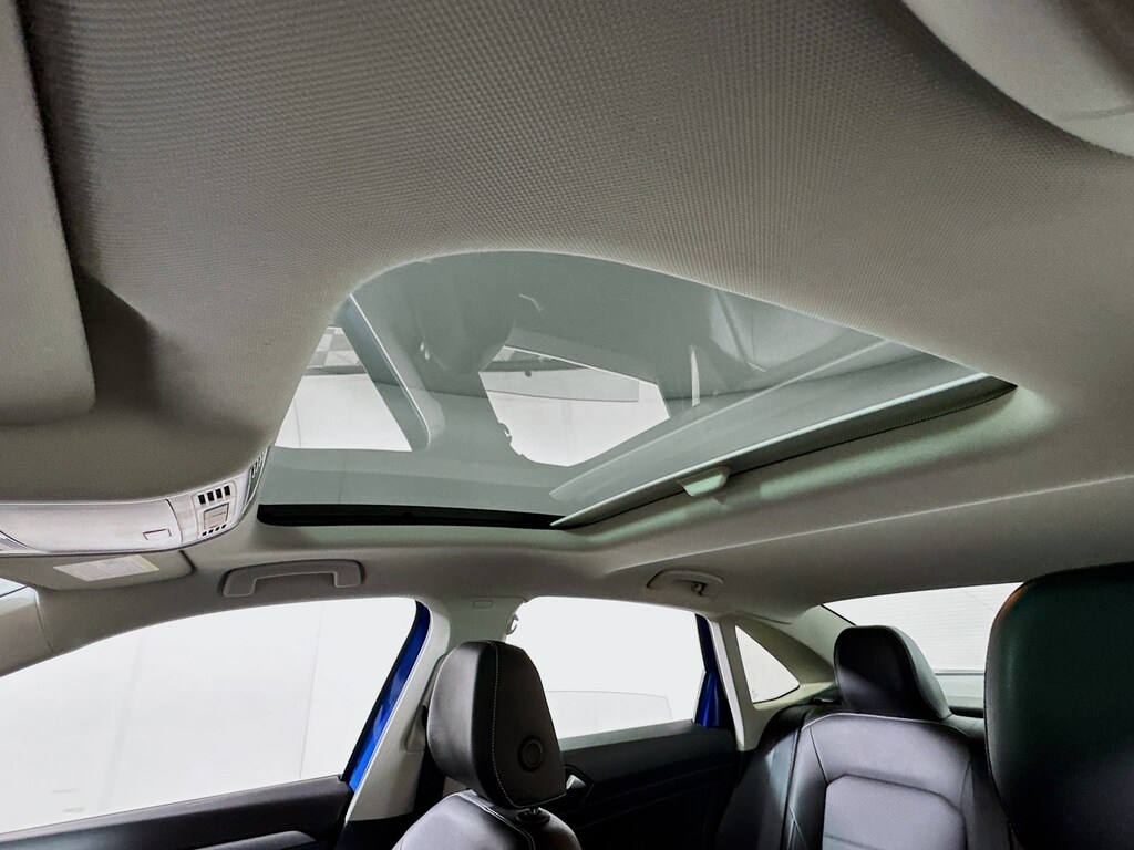 Used 2023 Volkswagen Jetta 1.5T SE w/Heated Leather,Sunroof Sedan