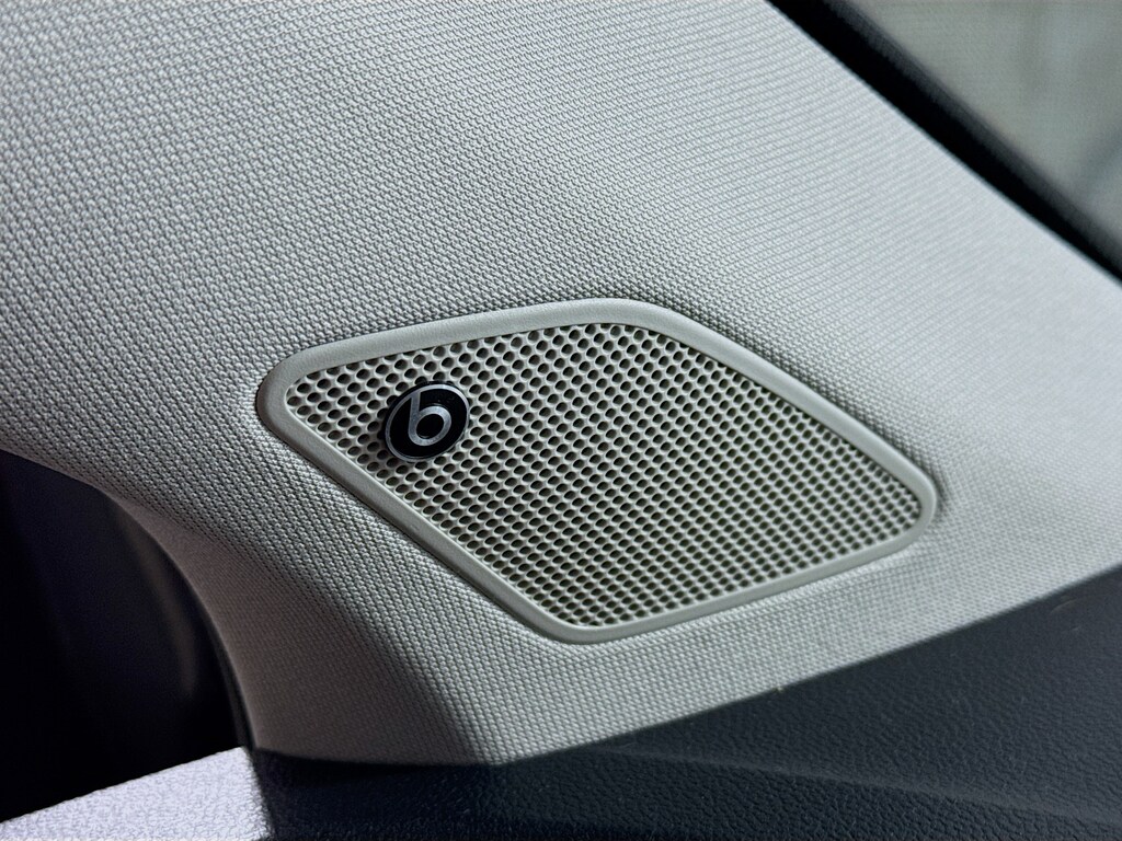 Used 2022 Volkswagen Taos SEL 4MOTION w/Navigation,Leather,PanoRoof SUV