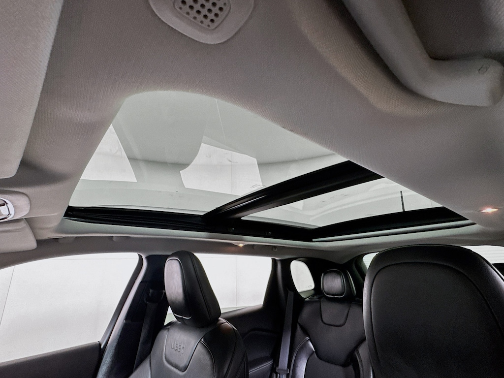 Used 2021 Jeep Cherokee Limited 4x4 w/Heated Leather & Wheel,Pano Sunroof SUV