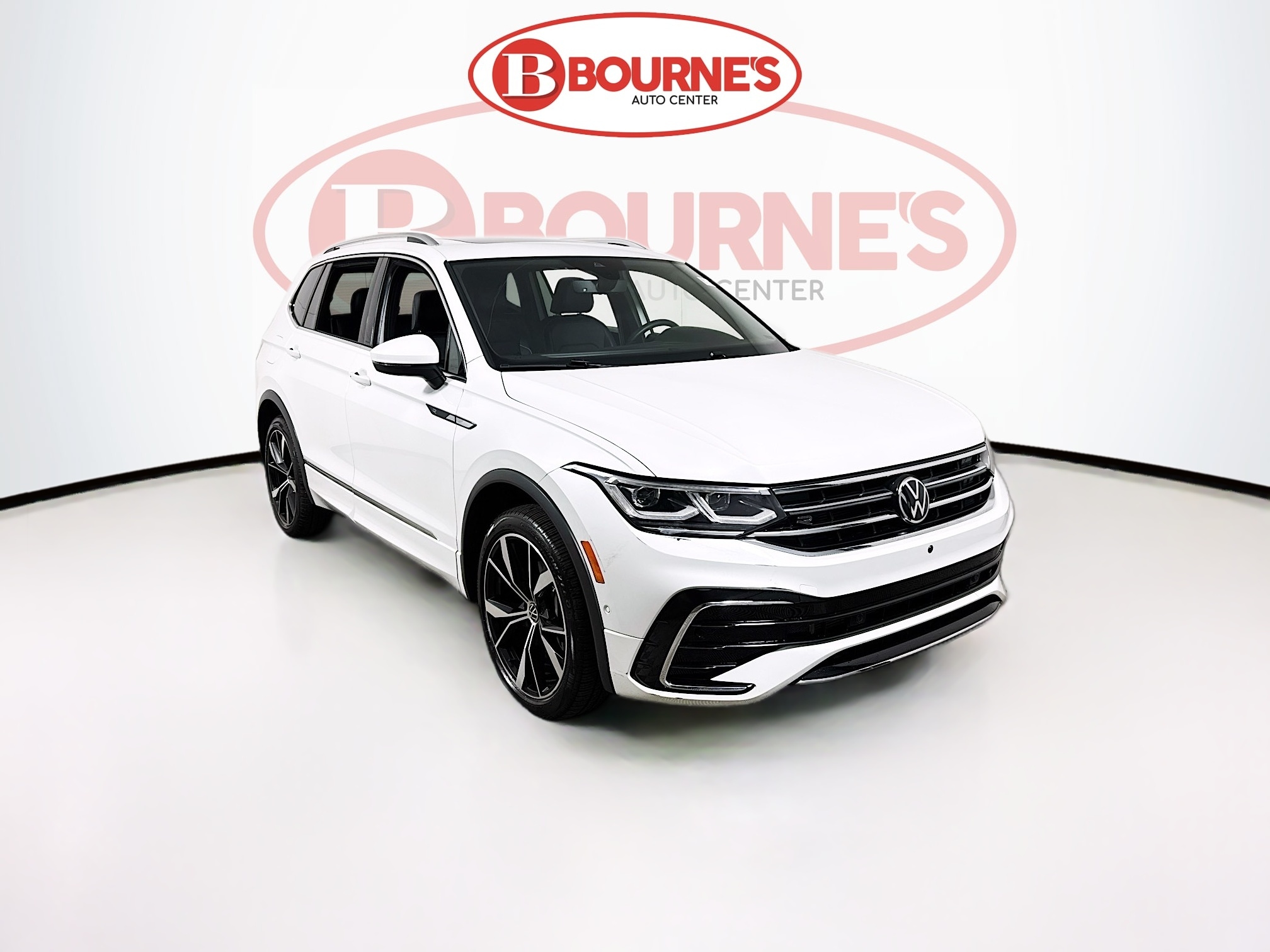 2024 Volkswagen Tiguan SEL R-LINE's photo