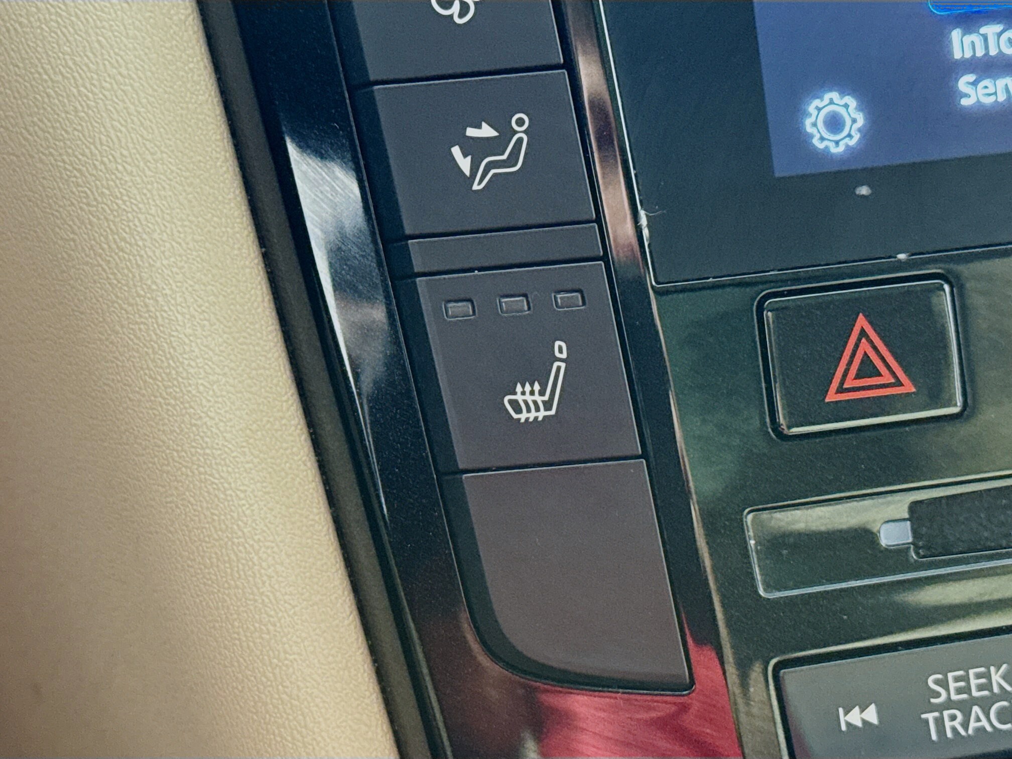2021 Infiniti QX50 Luxe AWD photo 3