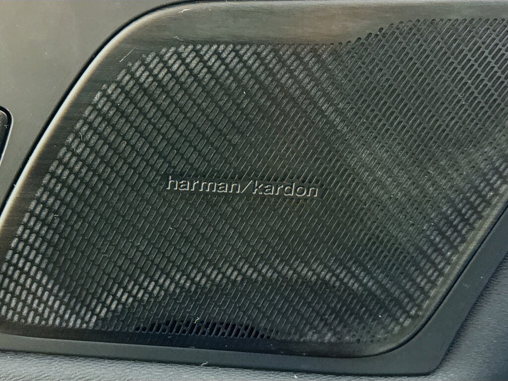 Used 2019 Volvo XC60 T6 Momentum AWD w/Navigation,Leather,Pano Sunoof SUV