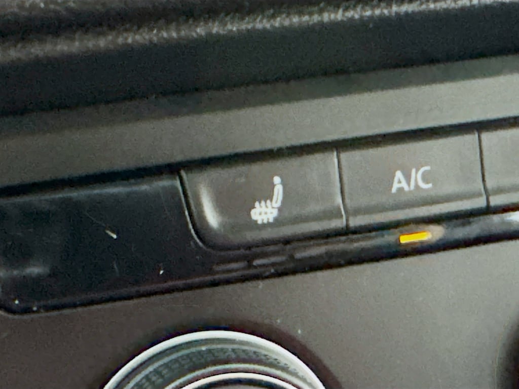 Used 2022 Volkswagen Taos SE 4MOTION w/Heated Seats,Android&Apple Carplay SUV