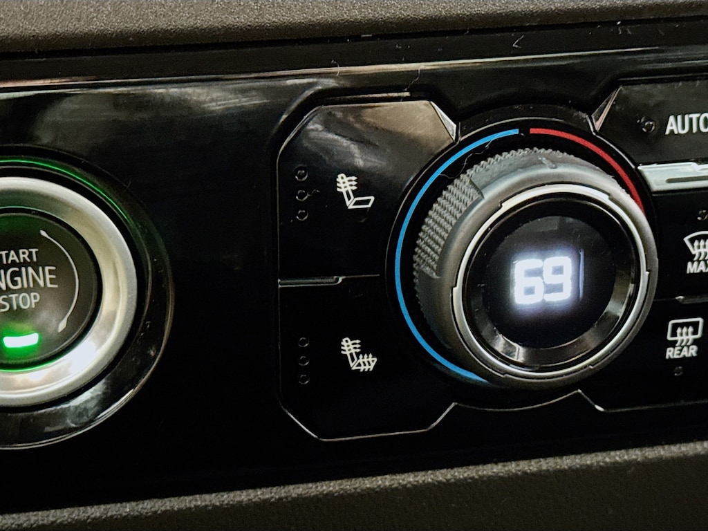 Used 2023 Chevrolet Silverado 1500 Crew Cab  LT 4WD w/Heated Seats,Android&Apple Carplay Truck Crew Cab