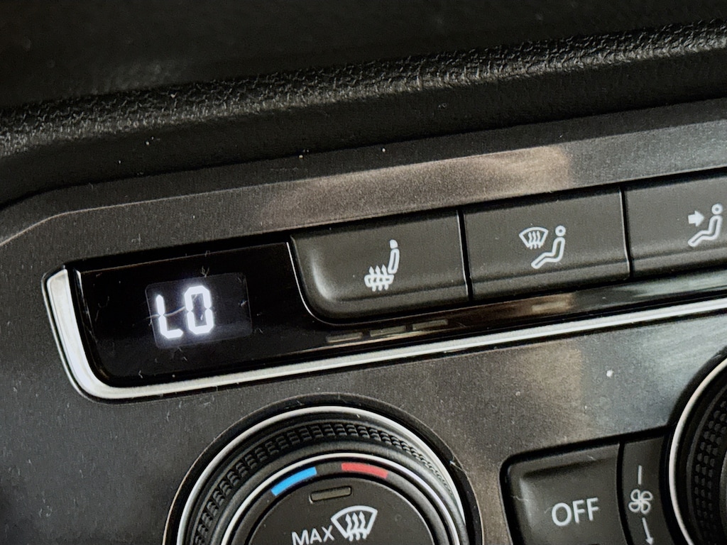Used 2021 Volkswagen Tiguan SE 4MOTION w/Heated Leather,Android&Apple Carplay SUV