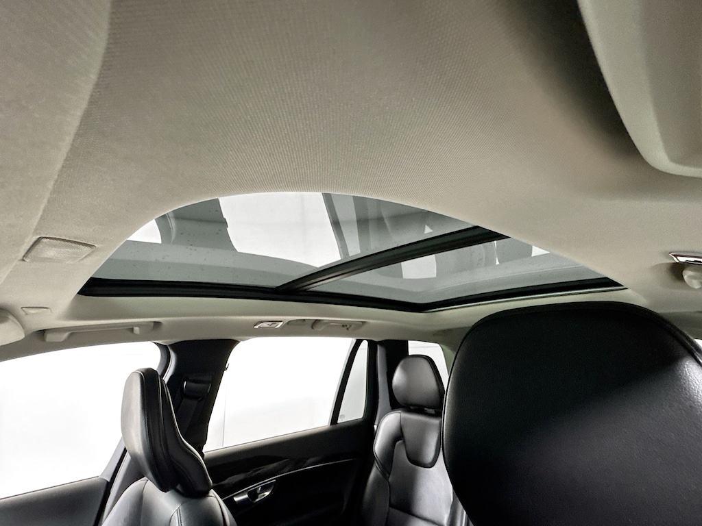 Used 2019 Volvo XC90 T5 Momentum AWD w/Heated Leather,Pano Sunroof SUV