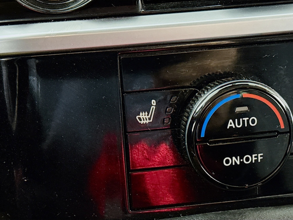 Used 2024 Nissan Pathfinder SV 4WD w/Heated Seats,Android & Apple Carplay SUV