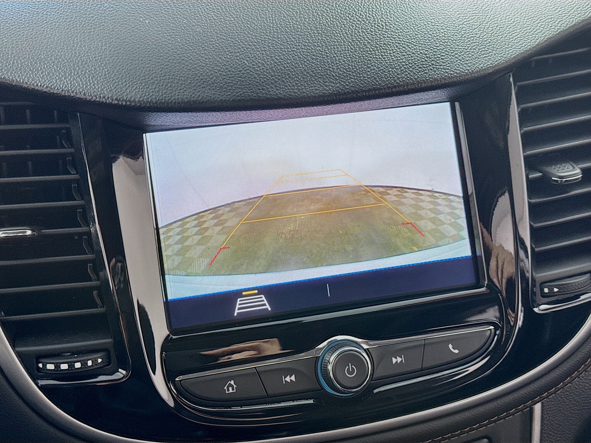 2021 Chevrolet Trax photo 2