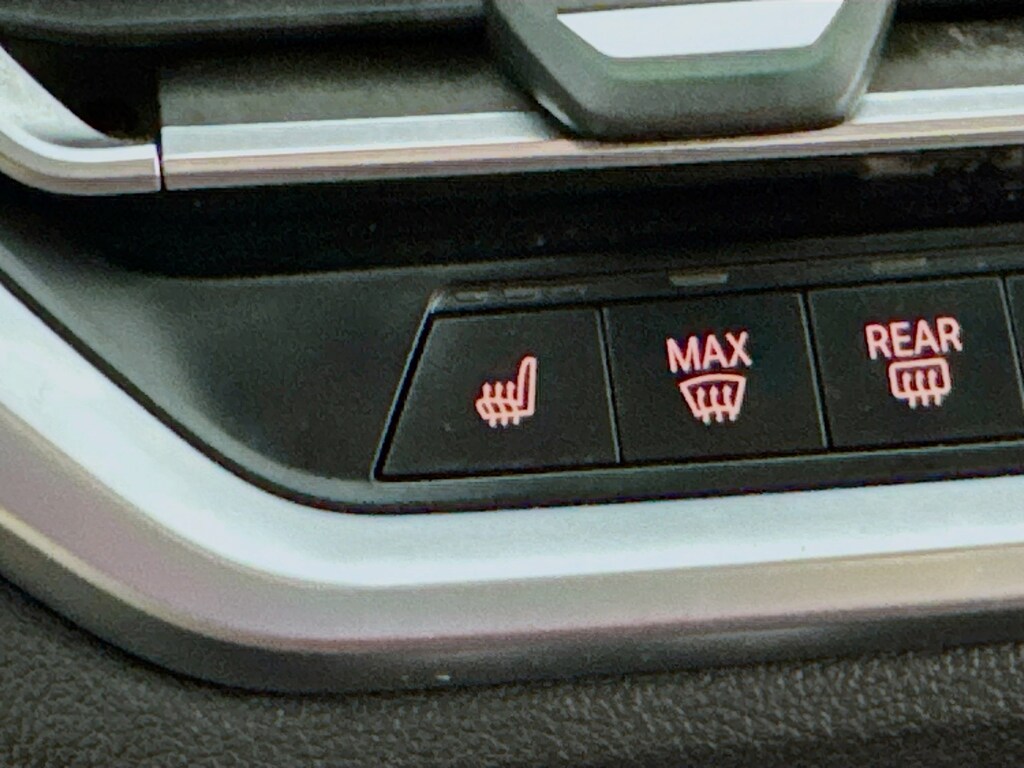 Used 2019 BMW 330i xDrive w/Navigation,Heated Leather,Sunroof Sedan