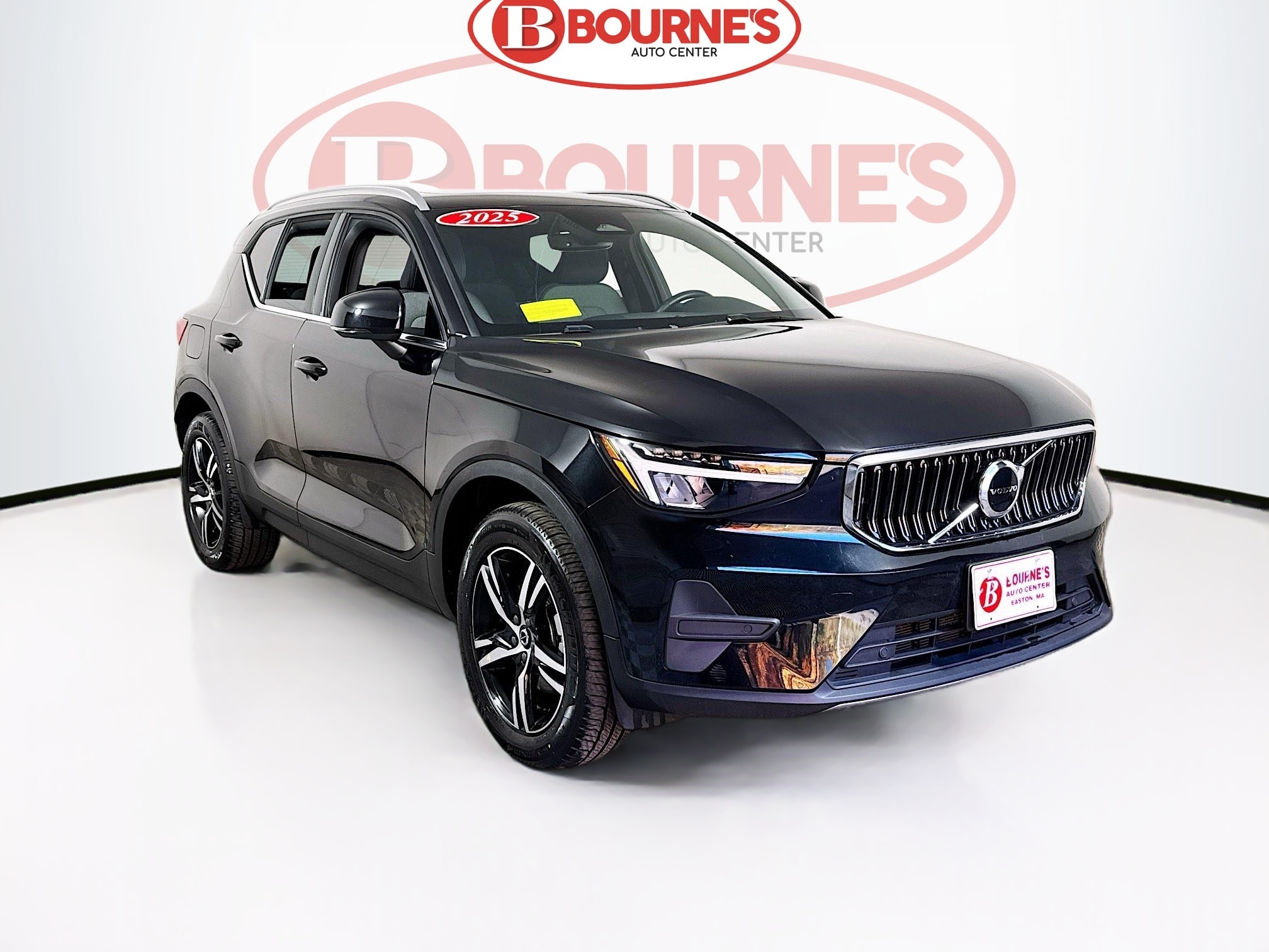2025 Volvo XC40 Core