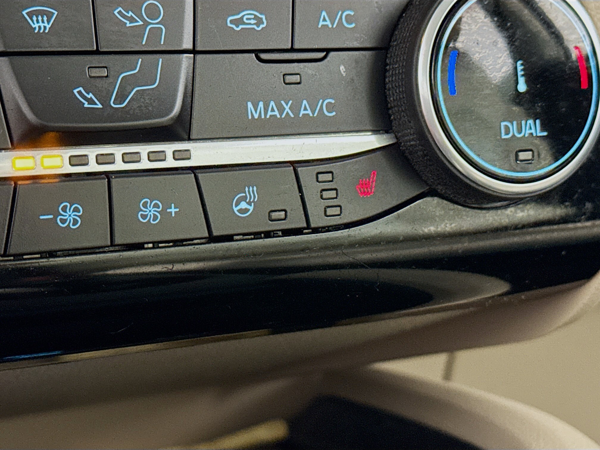 2022 Ford Escape SEL photo 4
