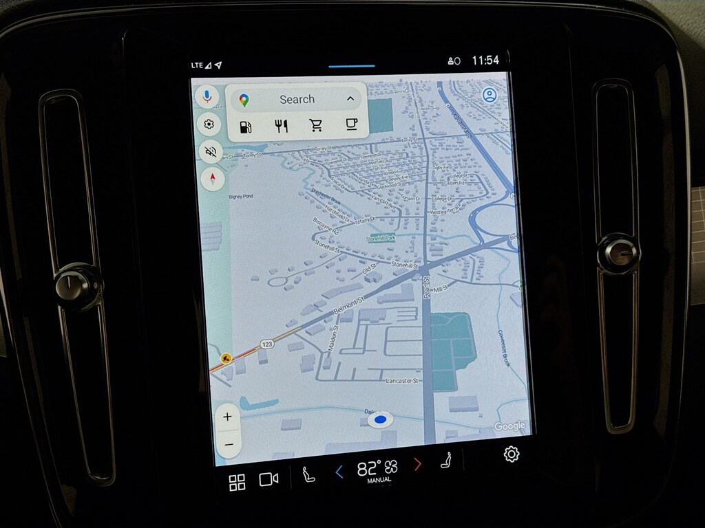 Used 2025 Volvo XC40 B5 Core Bright AWD w/Navigation,Heated Seats,Pano Roof SUV