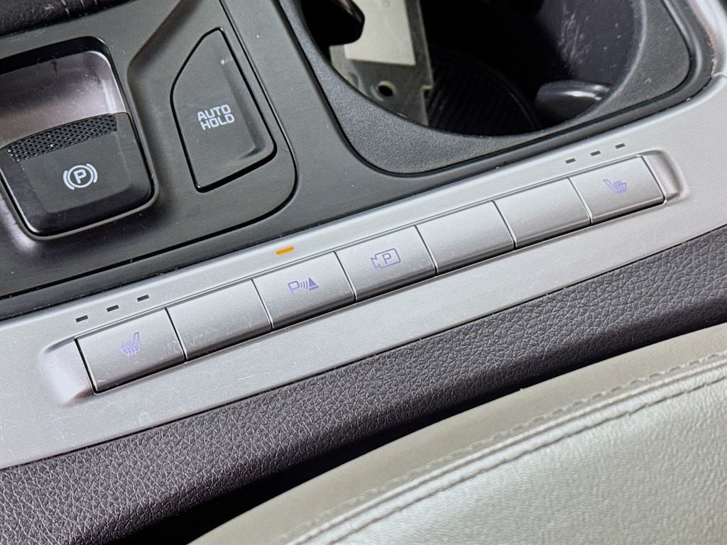 Used 2025 Kia Carnival LXS w/Heated Leather,Android & Apple Carplay Van Passenger Van