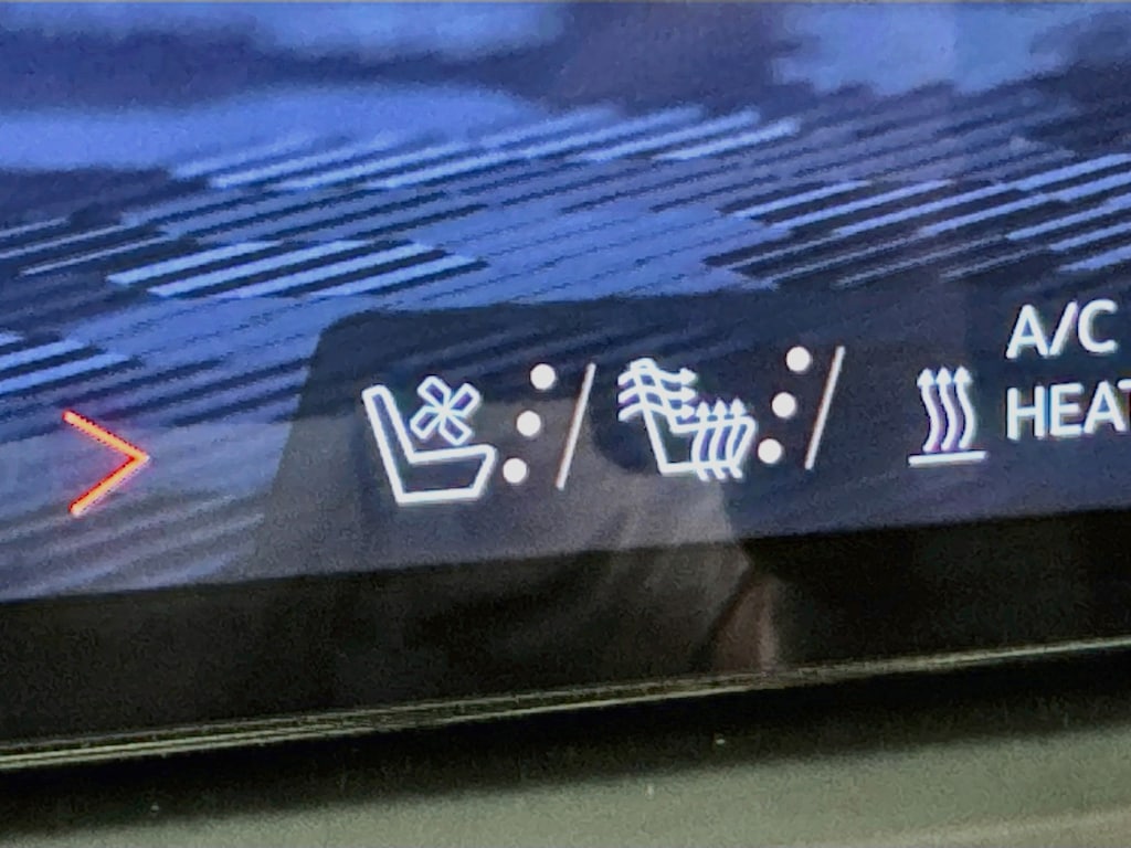 Used 2025 Chevrolet Silverado EV Crew Cab LT AWD w/Navigation,Heated & Vented Leather Truck Crew Cab