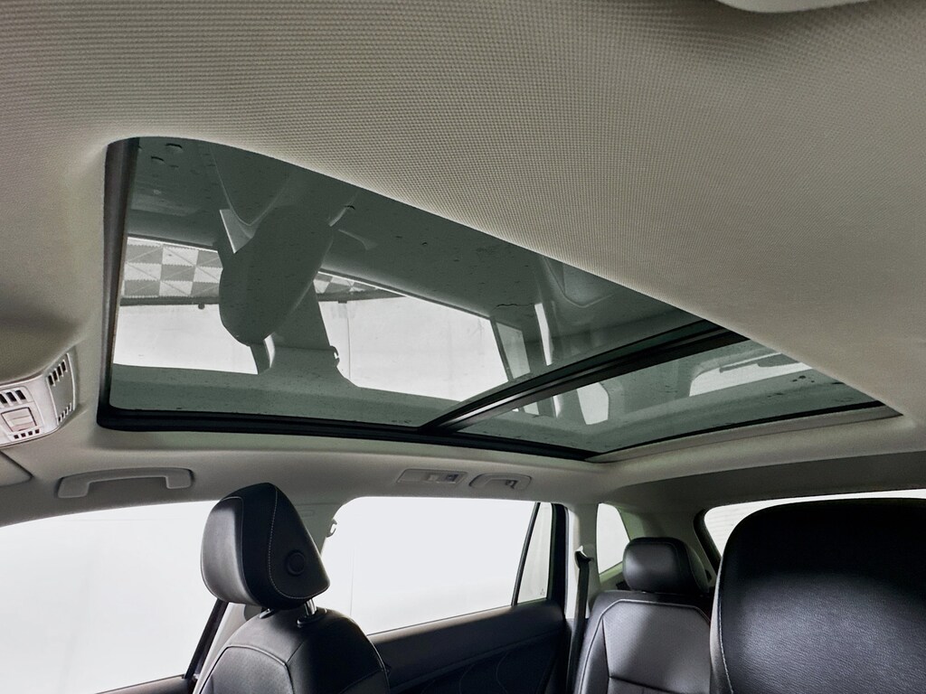 Used 2022 Volkswagen Tiguan 2.0T SE 4MOTION AWD w/Heated Leather,Pano Sunroof SUV