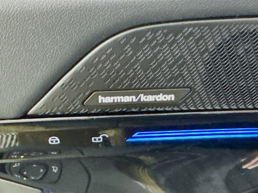 Used 2025 BMW 530i Premium xDrive w/Navigation,Leather,Sunroof Sedan