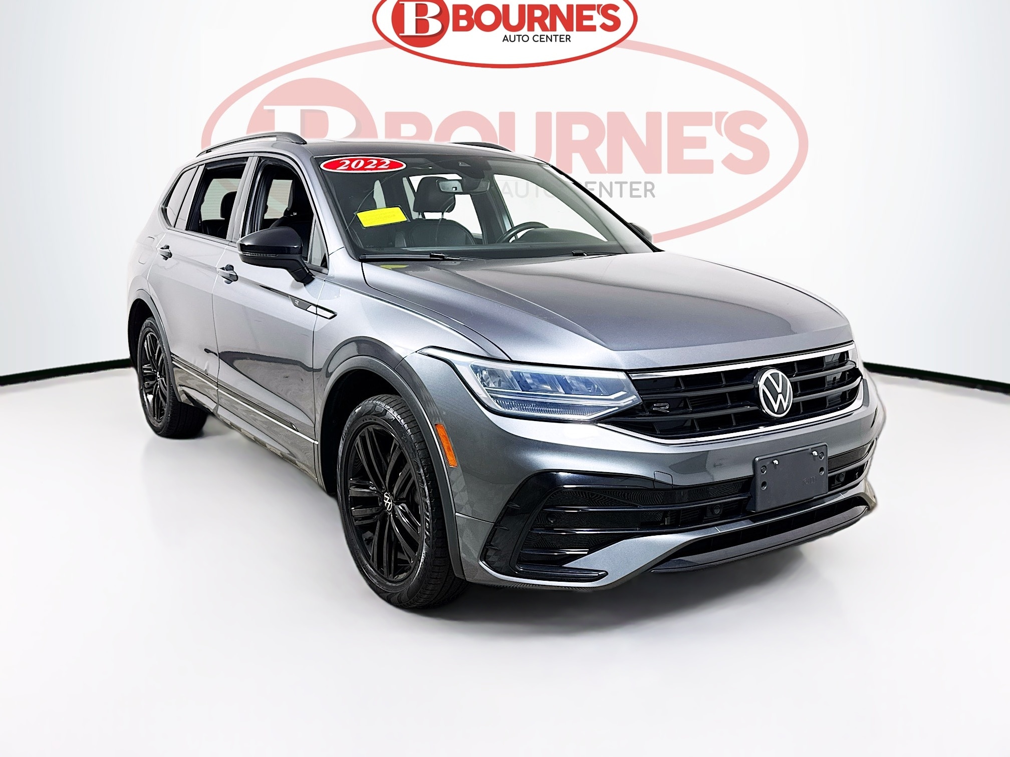 2022 Volkswagen Tiguan SE R-LINE BLACK's photo