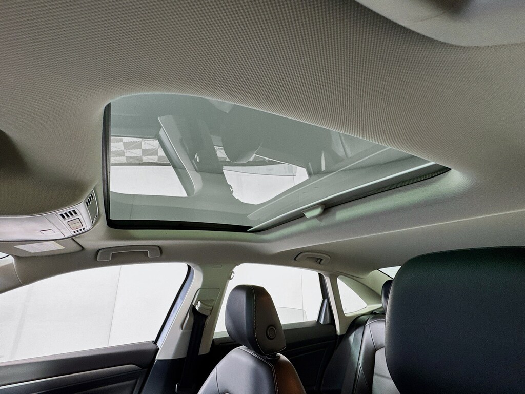 Used 2024 Volkswagen Jetta 1.5T SE w/Heated Leather,Sunroof Sedan