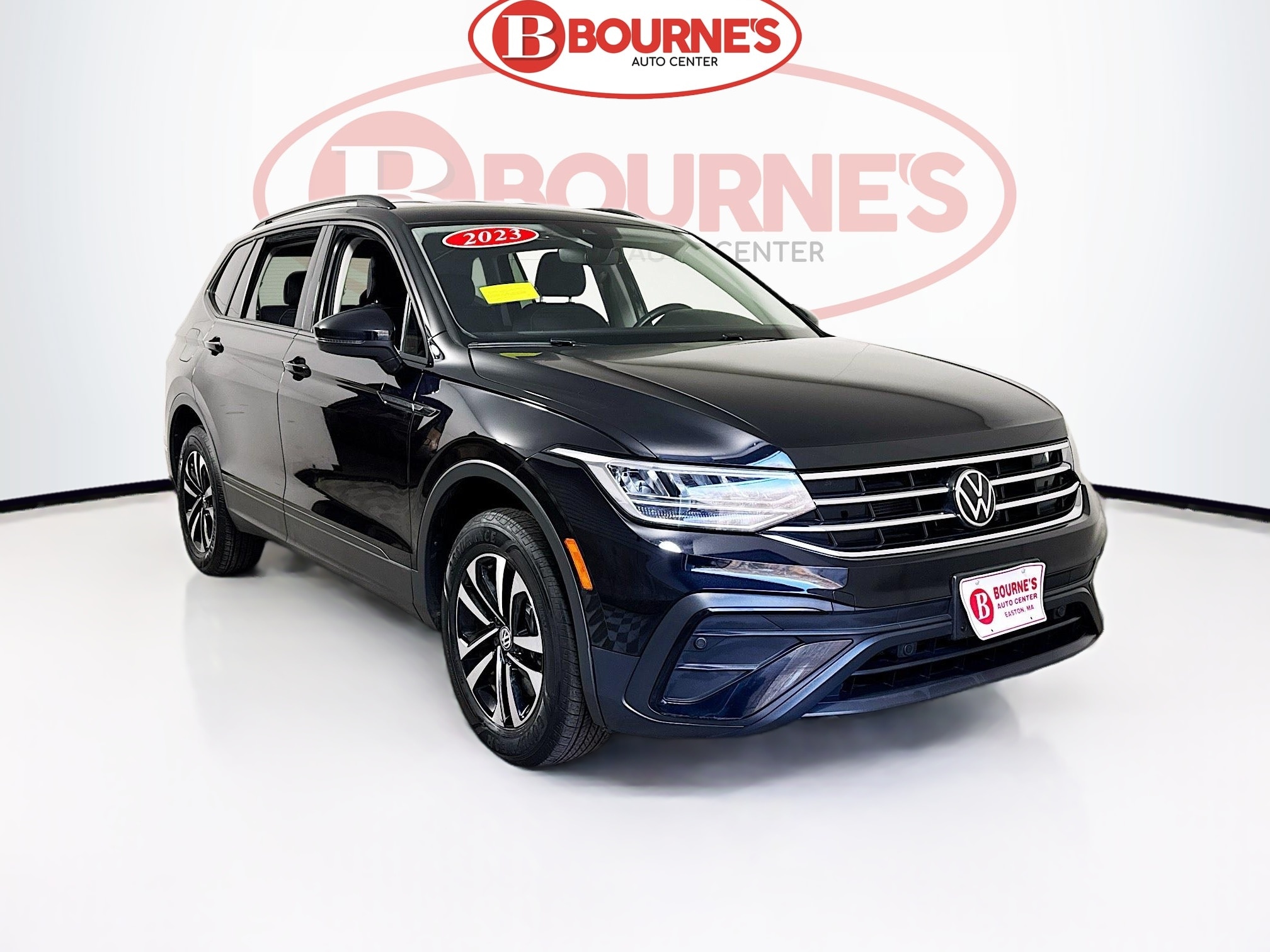 2023 Volkswagen Tiguan S's photo