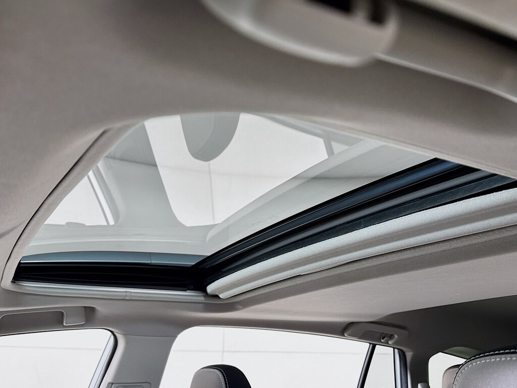 Used 2017 Toyota RAV4 XLE AWD w/Sunroof SUV